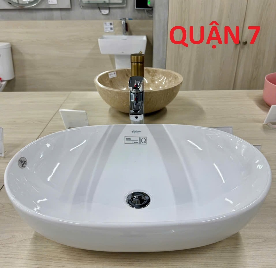 Tình trạng hàng trưng bày tại Quận 7